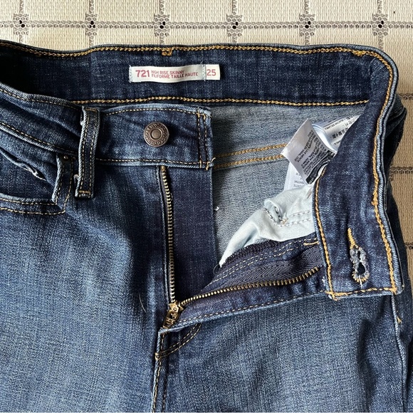 Levi's 721 high rise skinny jeans- dark wash size 25 - Picture 5 of 9